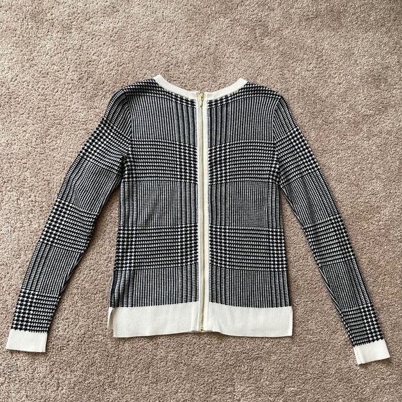 H&M plaid/houndstooth black/crime sweater - Picture 2 of 3